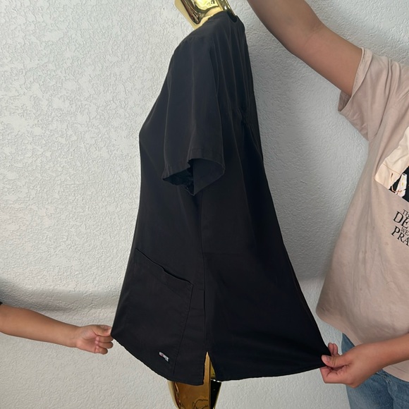 Greys Anatomy Black Scrub by Barco Size Small 2 pockets plus a pen pocket vneck - Picture 8 of 16